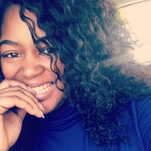 Meet your Posher, Akia